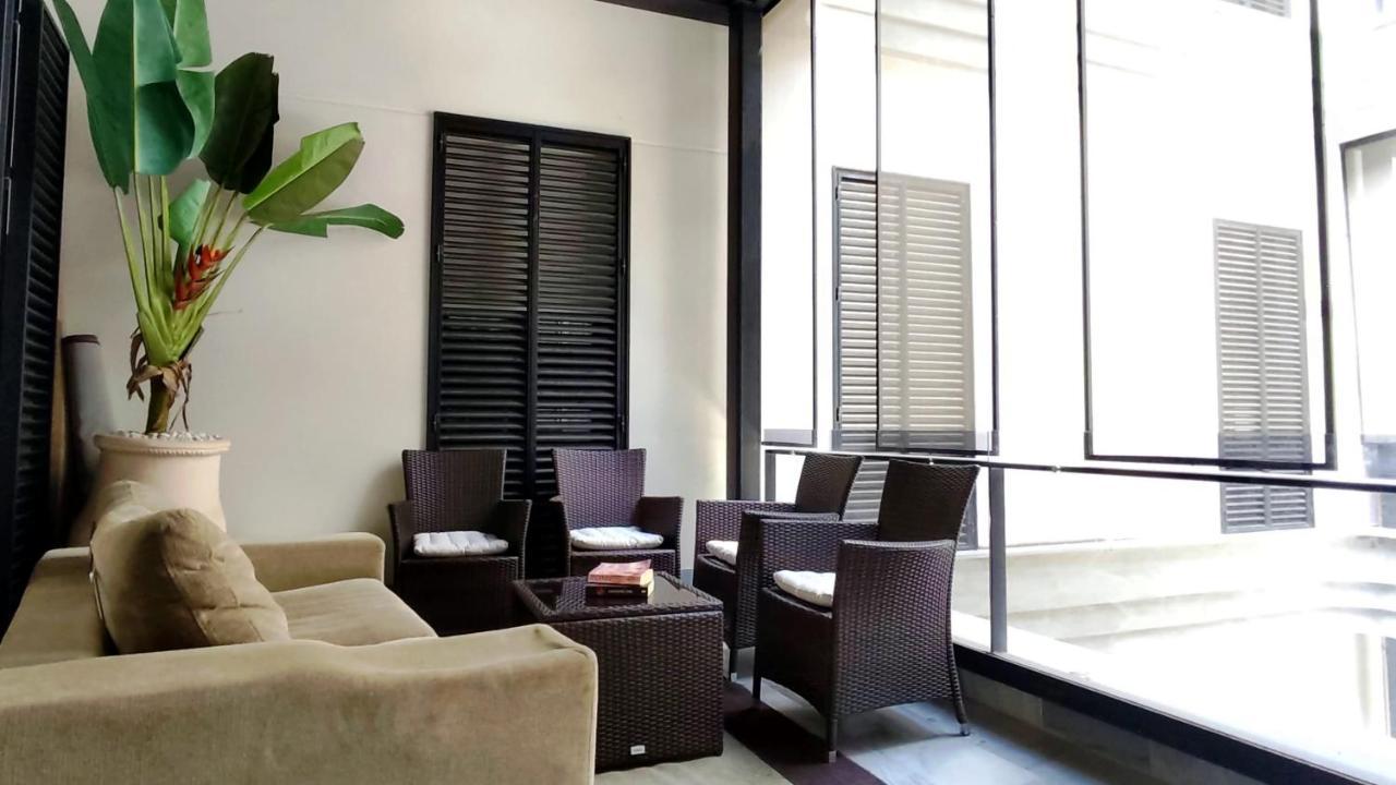 Selecta Elegante Apartamento Con Patio En Centro Historico Севилья Экстерьер фото